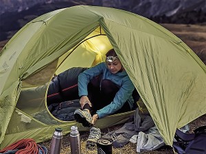 How to stake out tents on a sandy beach – Scout Life magazine