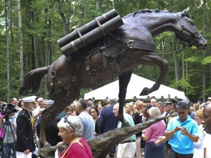 animal statues of horses in Lexington Kentucky