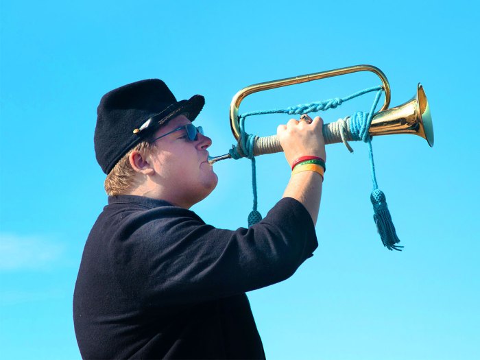 bugle player