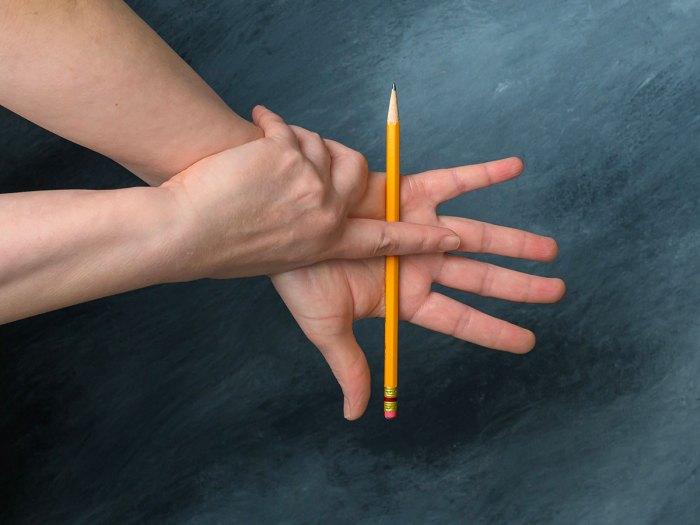 demonstrate of the magnetic pencil magic trick